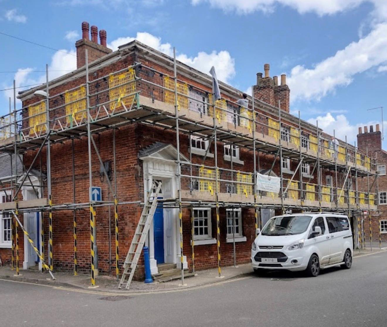 Commercial terrace multi-lift scaffold